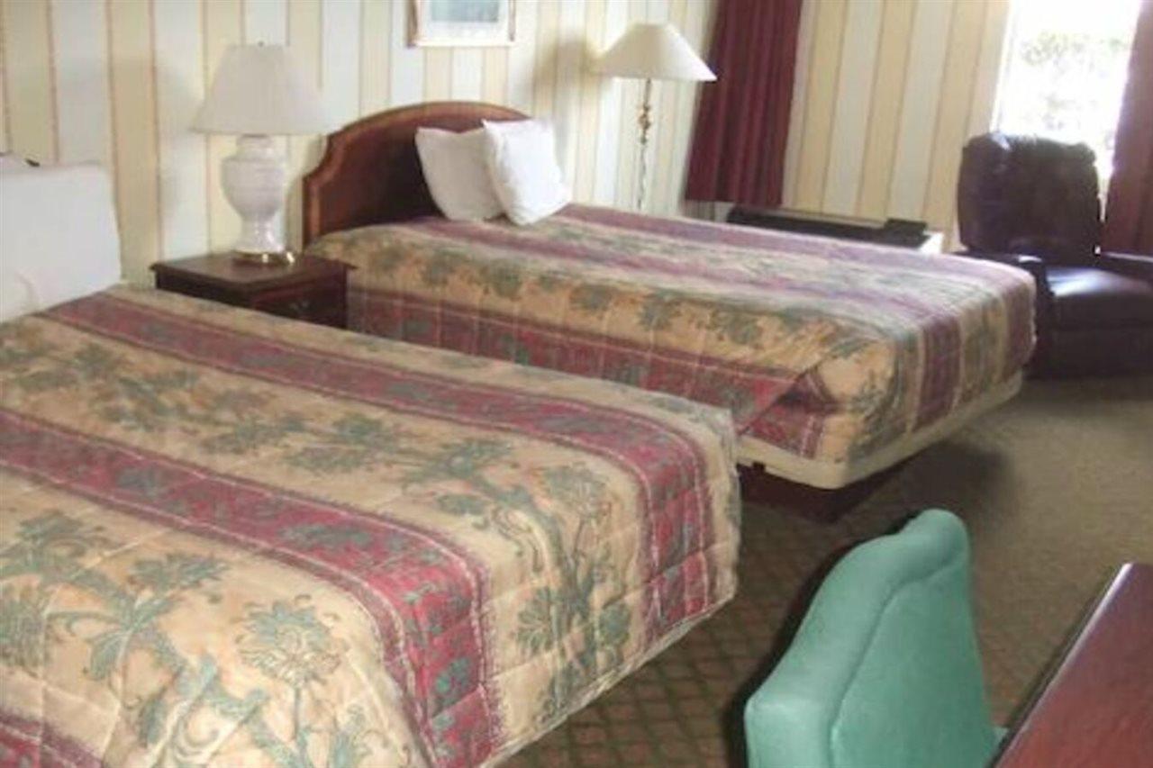 A Victory Inn & Suites - Энн-Арбор Экстерьер фото